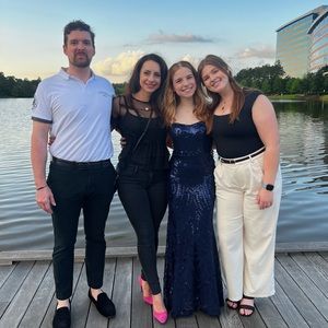 Meet your Posher, Abigail